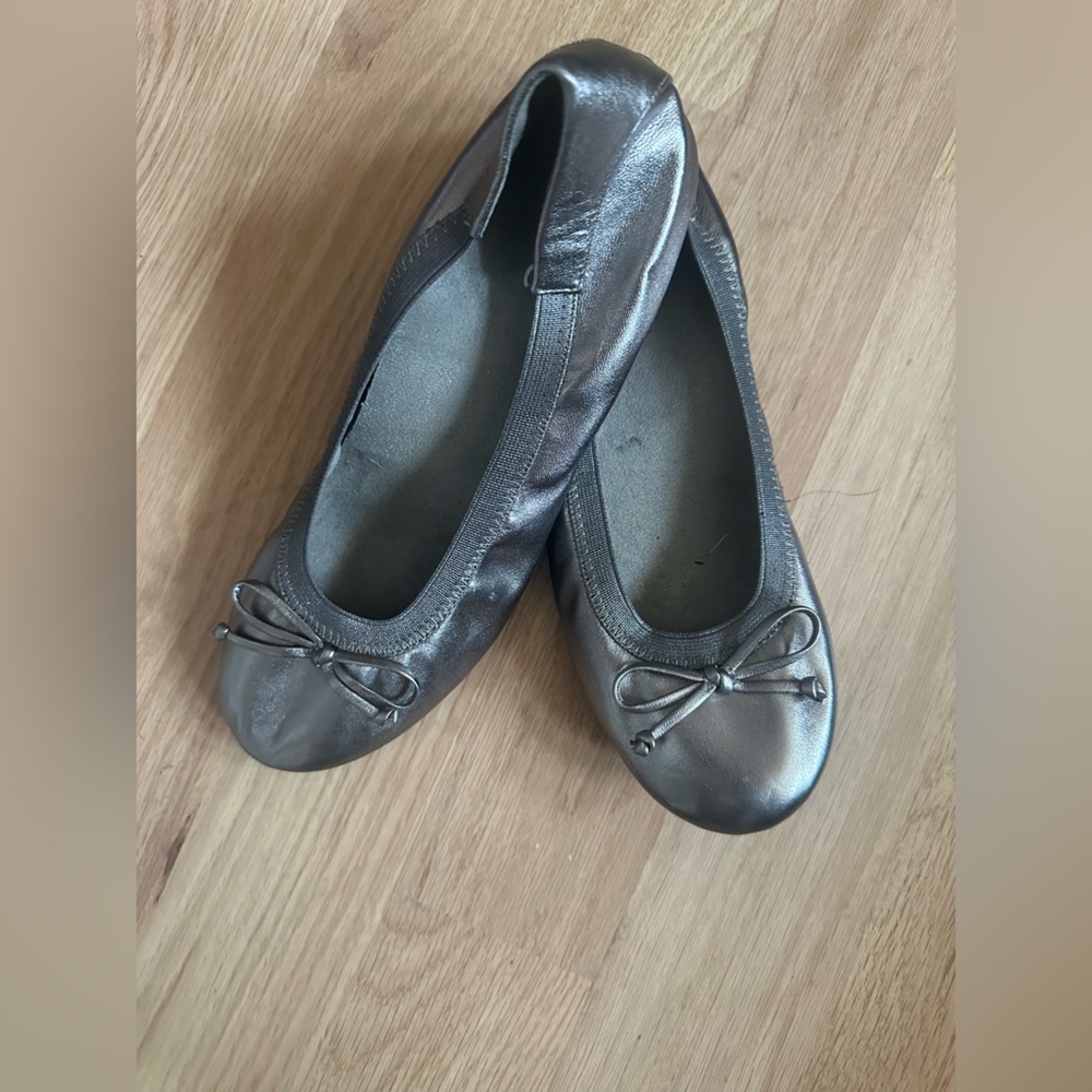 VIONIC Matira Womens Silver Pewter Leather Bow Ballet Flats Size 8.5 Never Worn - Picture 6 of 6